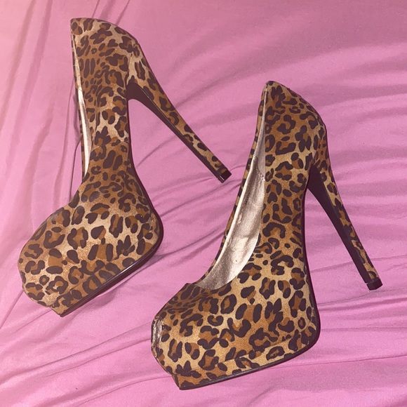 Charolette Russe cheetah peep toe stilettos - Picture 9 of 9